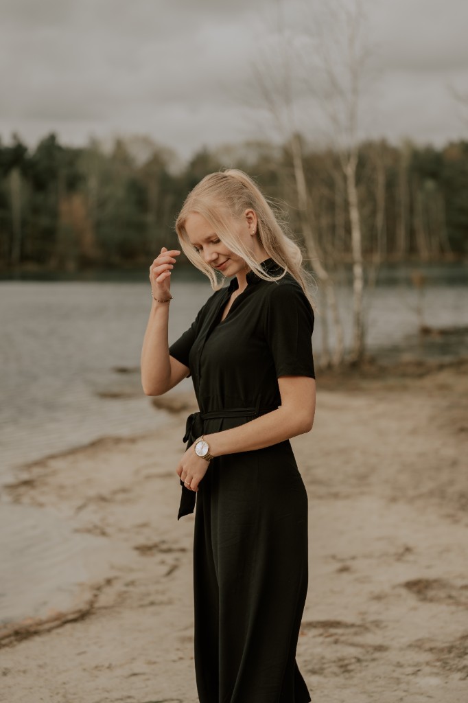 Miriam Reiners — Porträt am Wasser
